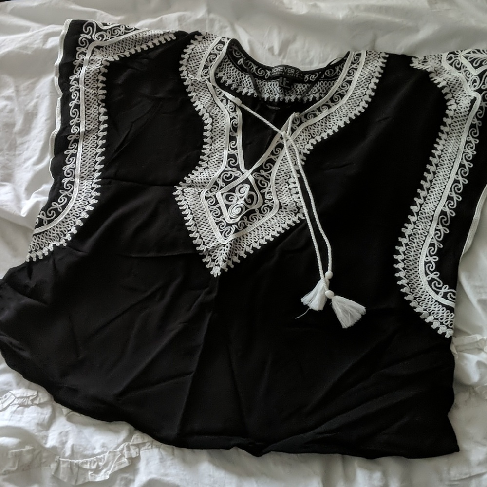 Forever 21 Black and White Designed kimono top